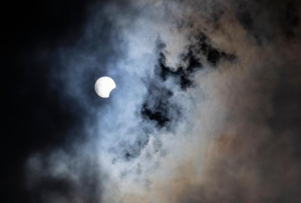 “夏至日”迎“日環(huán)食”(圖2) “夏至日”迎“日環(huán)食”(圖2)