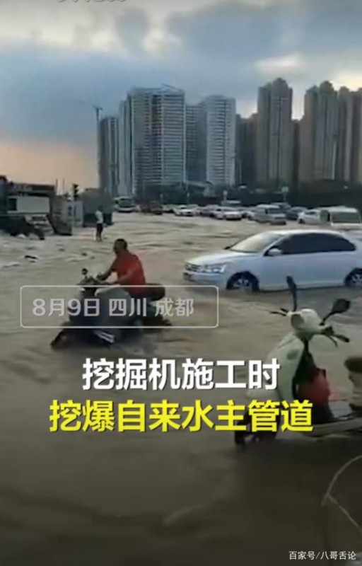 內(nèi)蒙古龍卷風(fēng)致33人受傷 百頂蒙古包夷為平地 大巴玻璃被吹碎 (圖6) 內(nèi)蒙古龍卷風(fēng)致33人受傷 百頂蒙古包夷為平地 大巴玻璃被吹碎 (圖6)