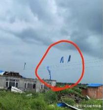 綏化突遭龍卷風(fēng)襲擊，房蓋在天上飛！村民：我70歲沒(méi)見(jiàn)過(guò)這事(圖7)
