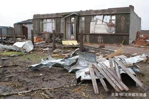 綏化突遭龍卷風(fēng)襲擊，房蓋在天上飛！村民：我70歲沒(méi)見(jiàn)過(guò)這事(圖5)