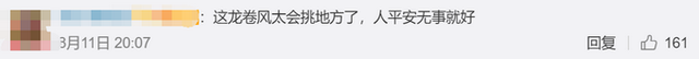 加拿大龍卷風精準襲擊水果攤，卷走水果和現(xiàn)金后消散，攤主很無奈(圖4)