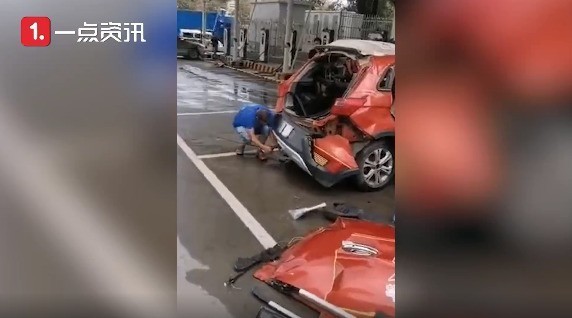 北汽新能源汽車冒煙遇水又爆炸 電動車起火該怎么做？(圖3)