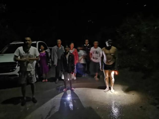 女子發(fā)現(xiàn)客廳1厘米裂縫救下21戶村民，6座民房被夷為平地(圖3)
