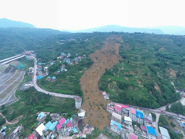 應(yīng)急部：今年洪澇致271人失蹤死亡，直接經(jīng)濟(jì)損失超兩千億