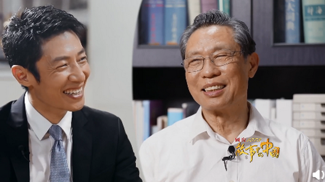 可愛！鐘南山被催睡覺和妻子討價(jià)還價(jià)：鐘快了，再玩5分鐘(圖4)