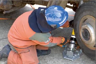 消防技術(shù):大型車輛頂升(圖6) 消防技術(shù):大型車輛頂升(圖6)