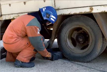 消防技術(shù):大型車輛頂升(圖7) 消防技術(shù):大型車輛頂升(圖7)