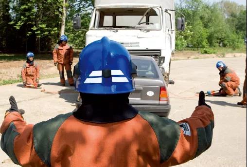 消防技術(shù):大型車輛頂升(圖8) 消防技術(shù):大型車輛頂升(圖8)