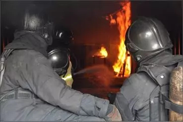 消防裝備操作教程:消防水槍技術(shù)(圖3) 消防裝備操作教程:消防水槍技術(shù)(圖3)